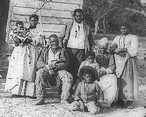 image of slaves on plantation